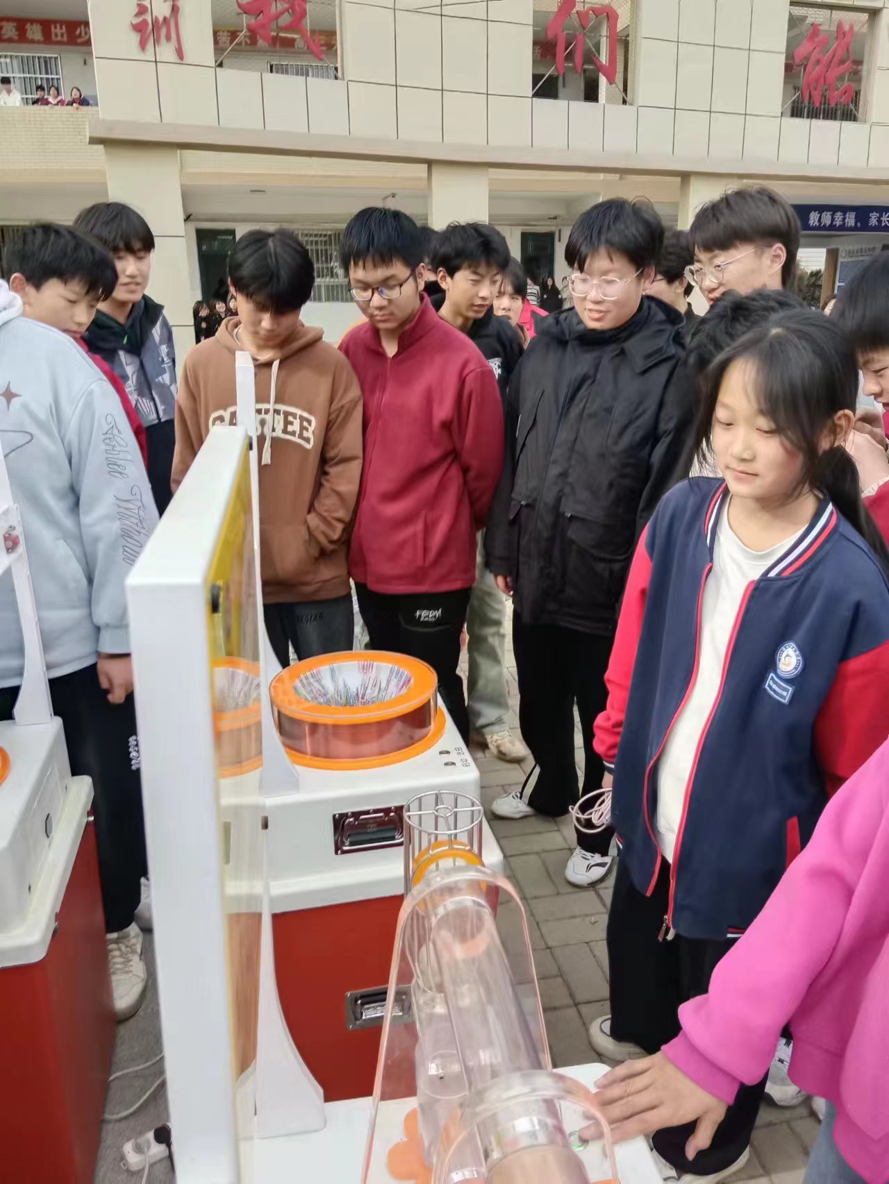 科技大篷车2.jpg