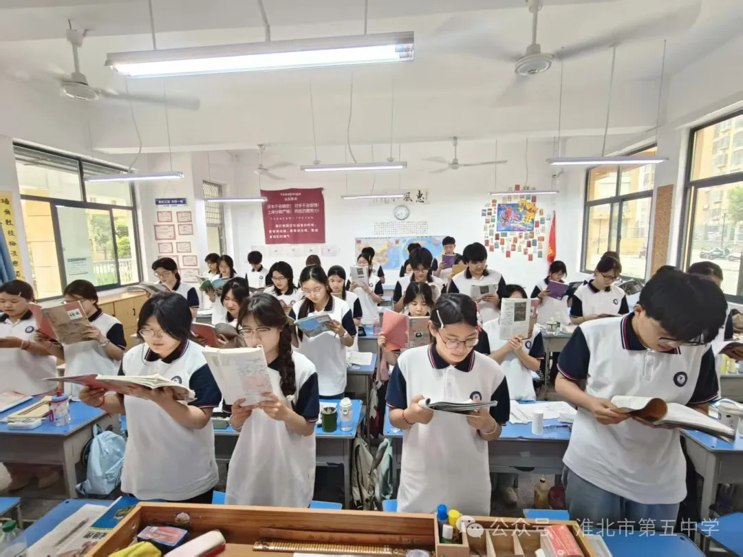 厉兵秣马启新程 准高三学子学习热情高涨