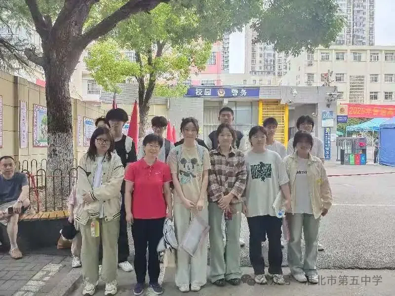 暖心护航 助力梦想启航——高三年级送考纪实